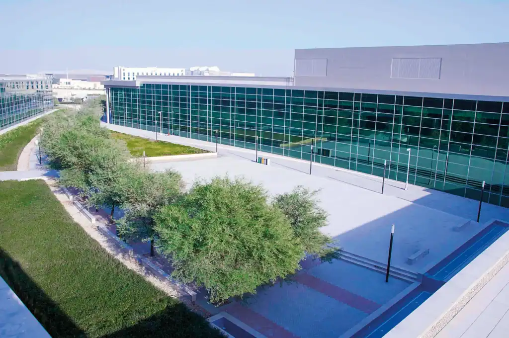 الذكاء الاصطناعي في العالم العربي: 7 تطبيقات ثورية تغير مستقبلنا